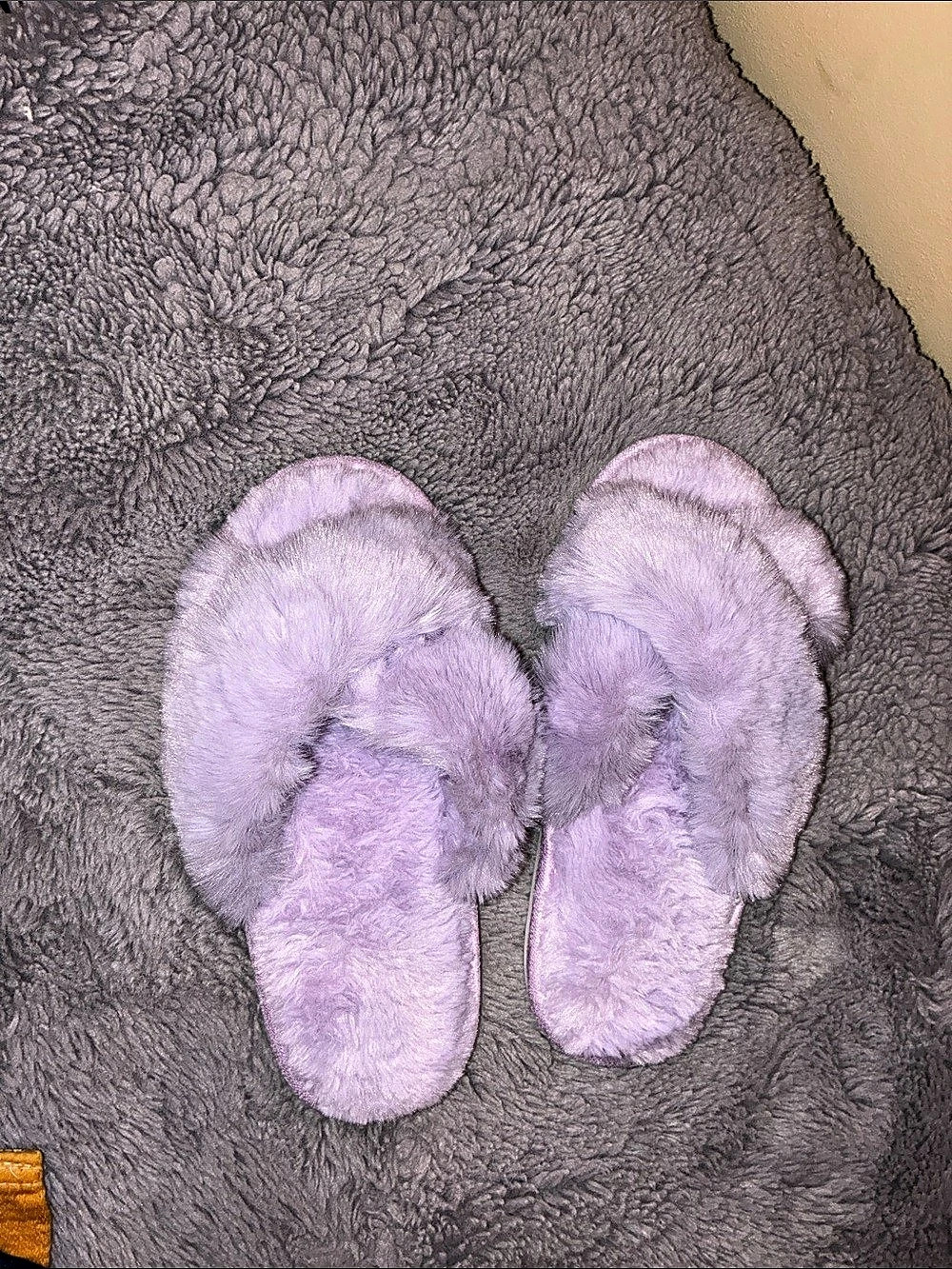 NWOT Faux Fur Slippers in Lavender 8/8.5